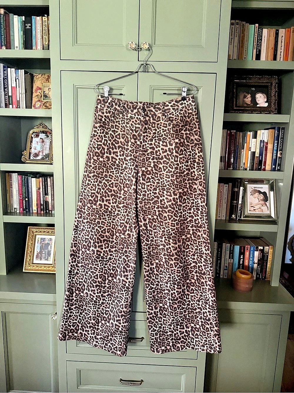 AQUA Bloomingdale’s High Rise Wide Leg Jeans in Leopard Size 30 LIKE NEW $98-